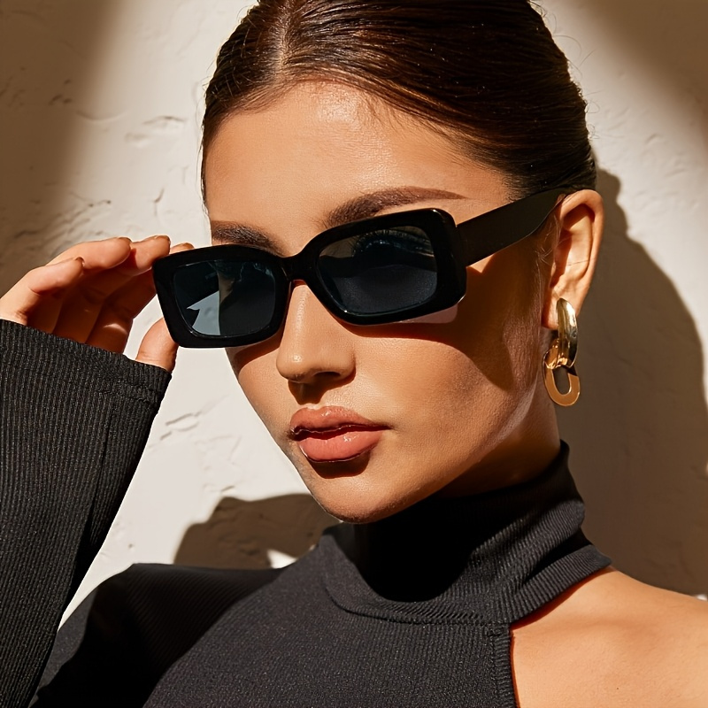 Women'S Fashion In The 90S - Glossy Black Chunky Rectangle Sunglasses for