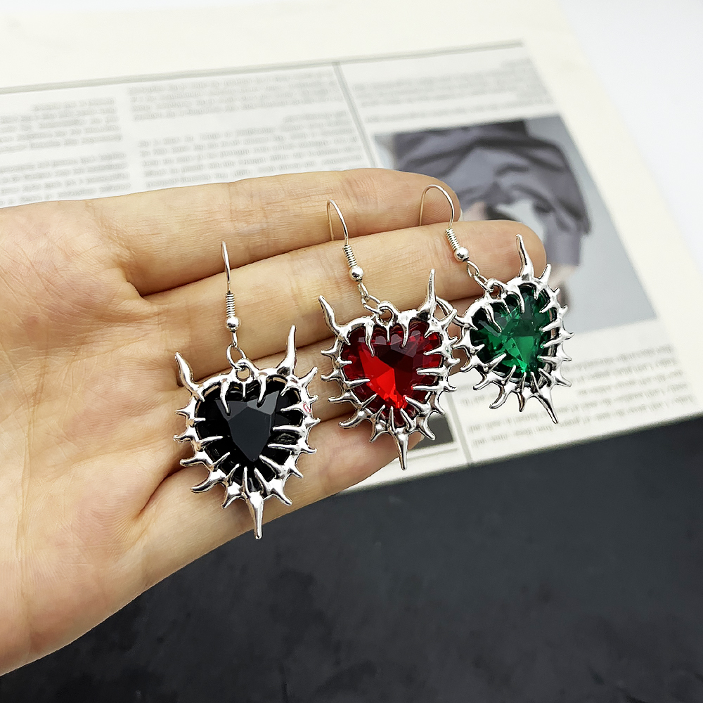 1 Pair Gothic Red Spiky Heart  - Women'S Fashion Edgy のレビューと価格
