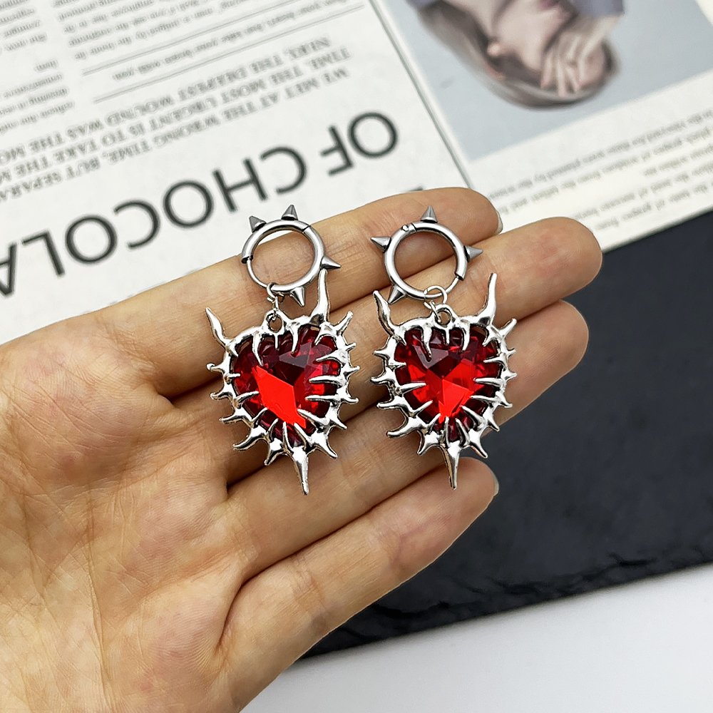 1 Pair Gothic Red Spiky Heart  - Women'S Fashion Edgy のレビューと価格