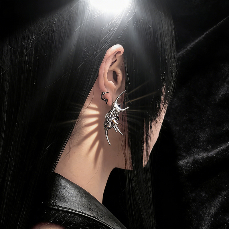 Edgy Demon Horn Skull Earrings - Women'S Fashion Edgy のレビューと価格