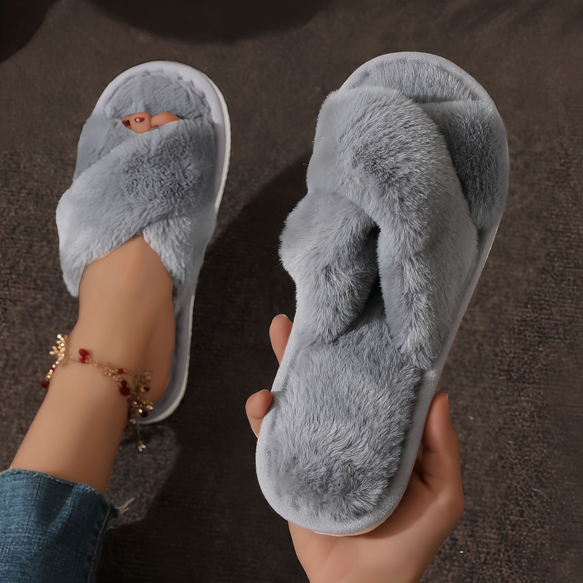 Home Fuzzy Cross Slipper Women - Women'S Fashion Winter 2025 のレビューと価格