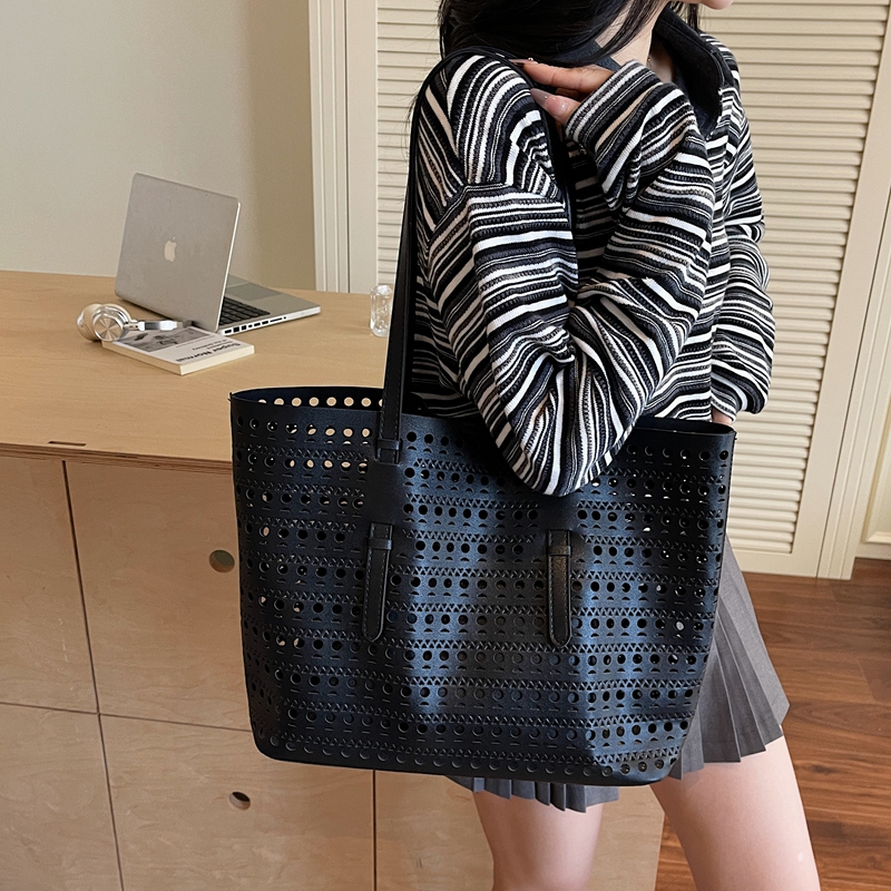 Large Size Shoulder Tote Bags  - Women'S Fashion Boutique のレビューと価格