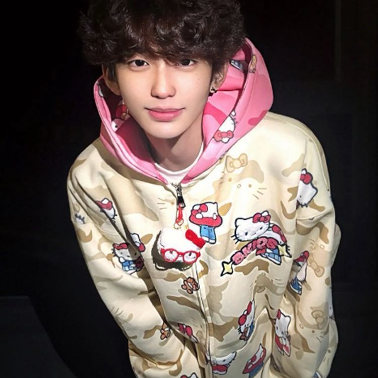 Ins New Hello Kitty Bapes Camo - Women'S Fashion Essentials のレビューと価格