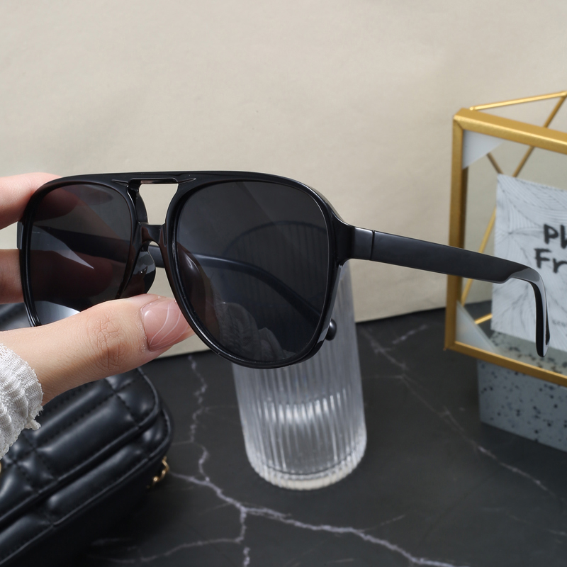 Unisex Fashion Sunglasses UV40 - Women'S Fashion In The 90S のレビューと価格